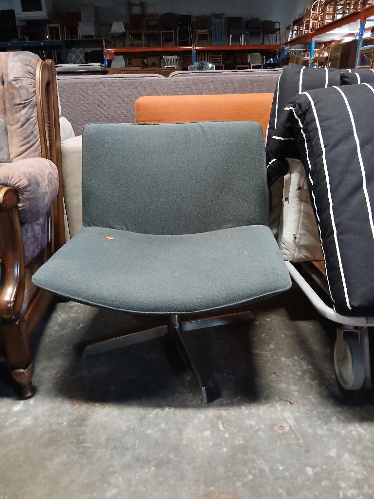 (0535W) Arper Catifa 80 loungefauteuil met grijze stof, Ophalen, Gebruikt, Retro Vintage, .
