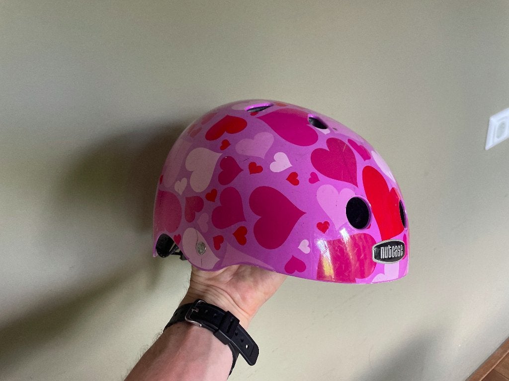 Roze kinderfietshelm met hartjespatroon, Gebruikt, Meisje, Nutcase, Ophalen