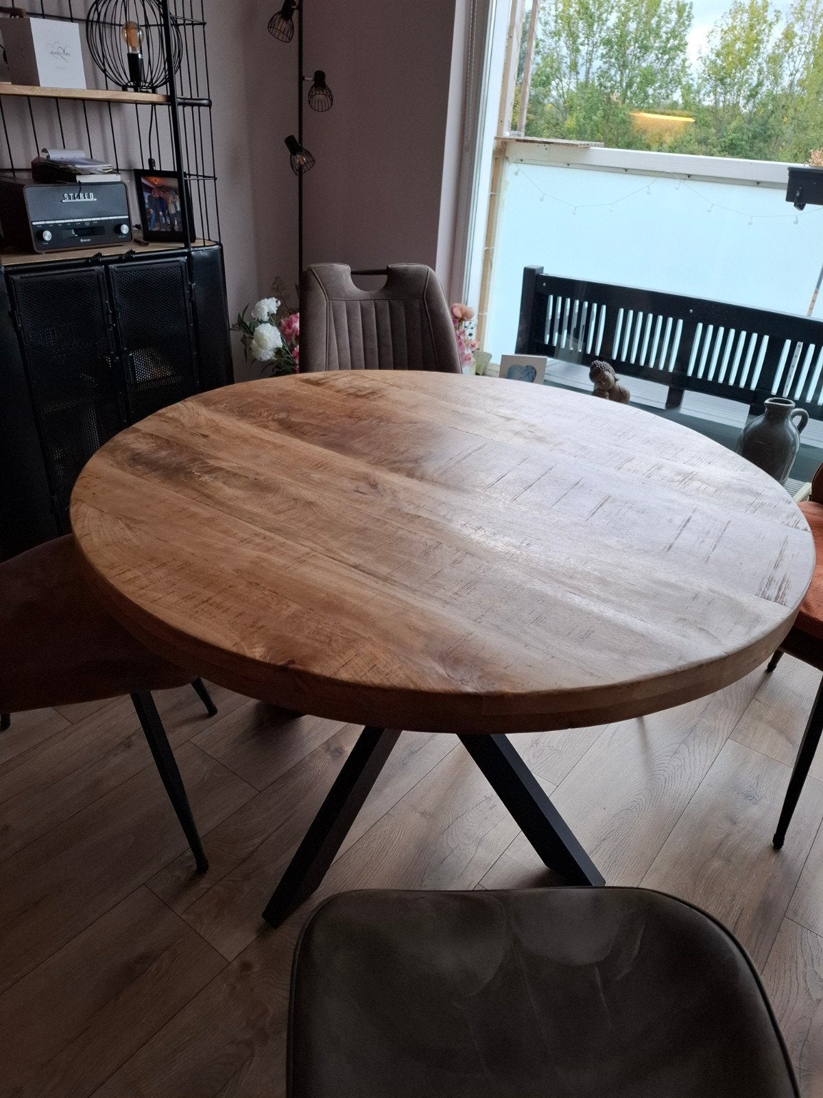 Te koop Ronde mango eettafel. 1.20 meter op zwarte poot., Huis en Inrichting, Ophalen, Gebruikt, Rond, Vijf personen of meer