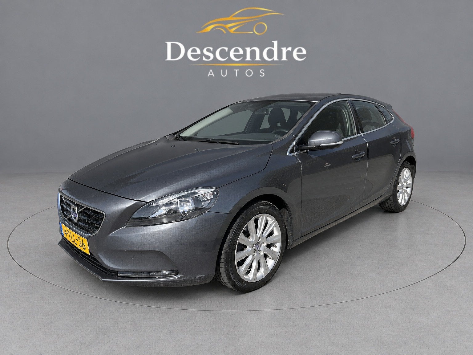 Volvo V40 1.6 T3 Momentum (bj 2014), Voorwielaandrijving, Gebruikt, 4 cilinders, Leder en Stof