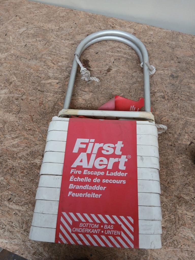 First Alert Brandladder - Opvouwbaar en Compact, Onbekend, raadpleeg verpakking voor details, First Alert, Nieuw, Ophalen of Verzenden