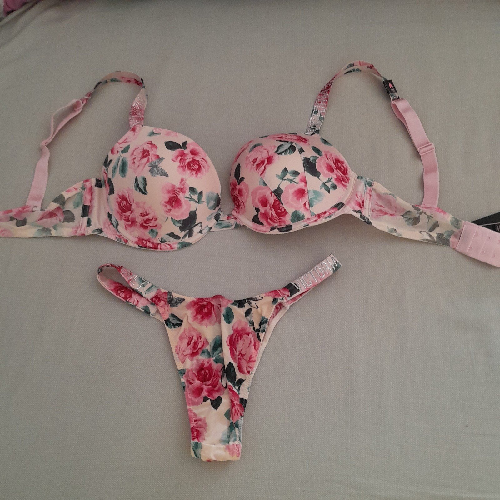 Nieuw Victoria's Secret BH en String Set - Bloemenprint, Kleding | Dames, Victoria's Secret, Ophalen of Verzenden, Roze, Setje