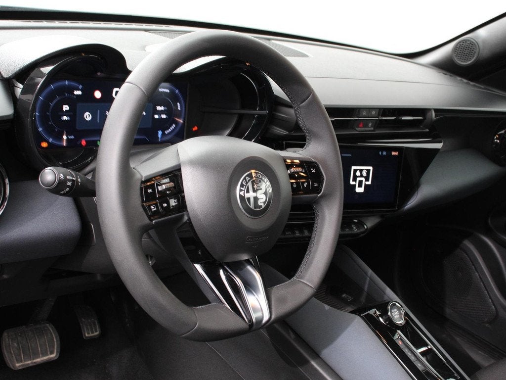 Alfa Romeo Junior Elettrica Automaat 156PK Adaptieve Cruise, 413 km, Stof, Gebruikt, Parkeersensor