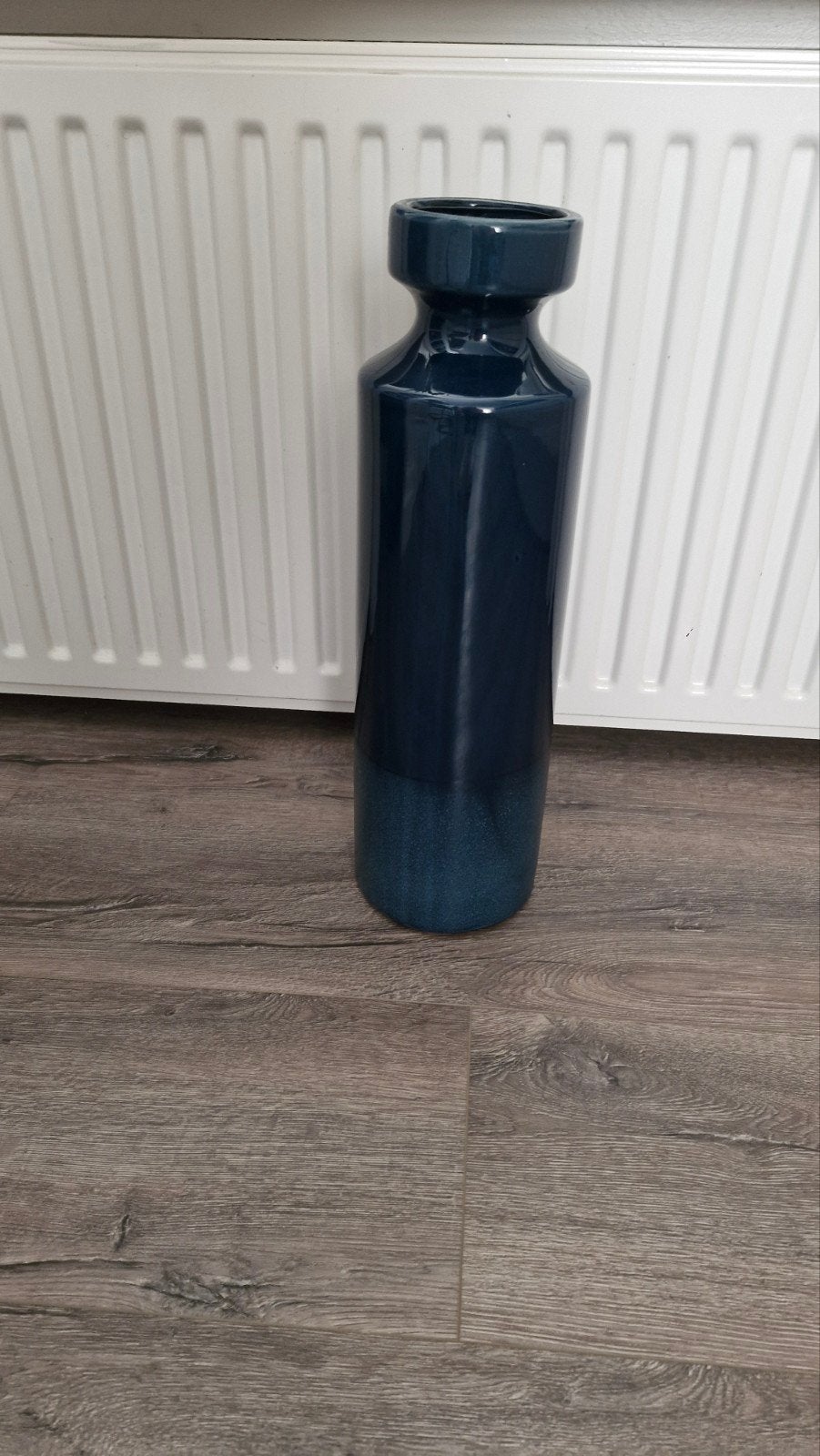 Donkerblauwe keramische vaas, Ophalen