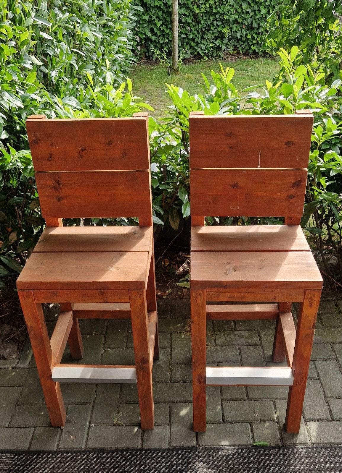 ​Set van 2 stoere houten barstoelen / barkrukken voor buiten, Ophalen, Gebruikt, Hout