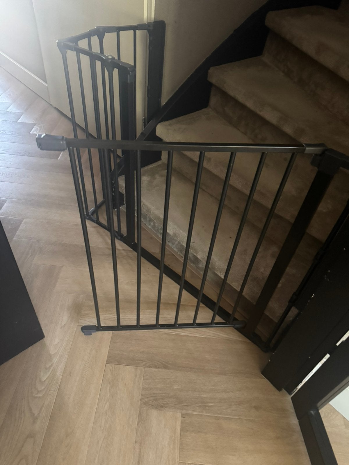 Babydan traphekje met deur zwart, Kinderen en Baby's, Traphekjes, Ophalen, Zo goed als nieuw, Metaal of IJzer, 115 cm of meer