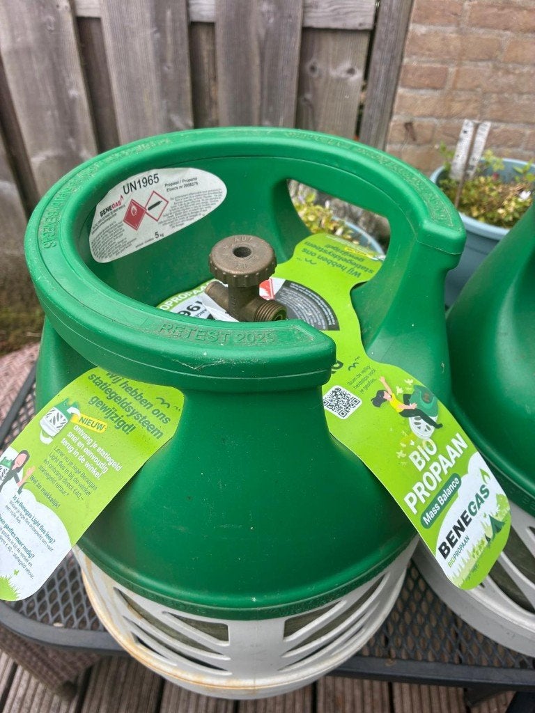 Lichtgewicht Benegas gasfles 5 kg (2 x), Caravans en Kamperen, Kampeeraccessoires, Ophalen, Zo goed als nieuw
