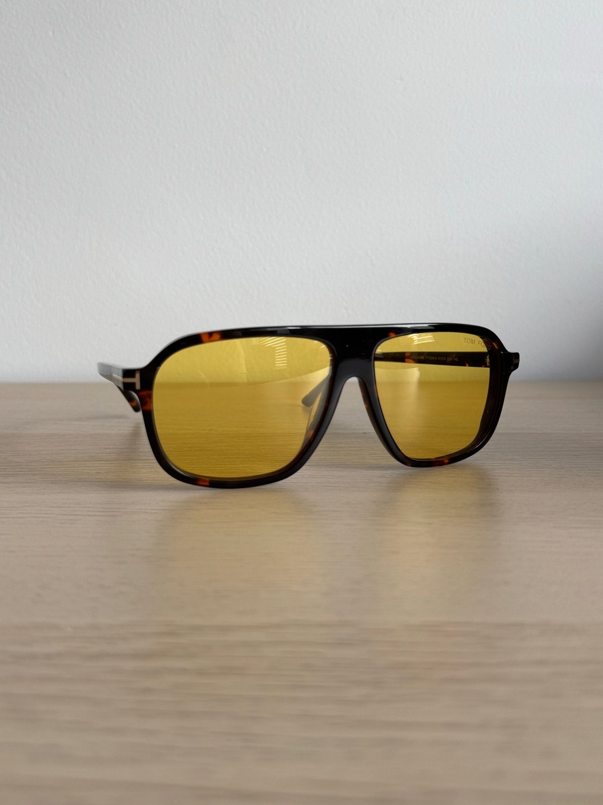 Tom Ford Zonnebril met Gele Glazen en Bruin Montuur, Overige merken, Zonnebril, Bruin, Ophalen of Verzenden