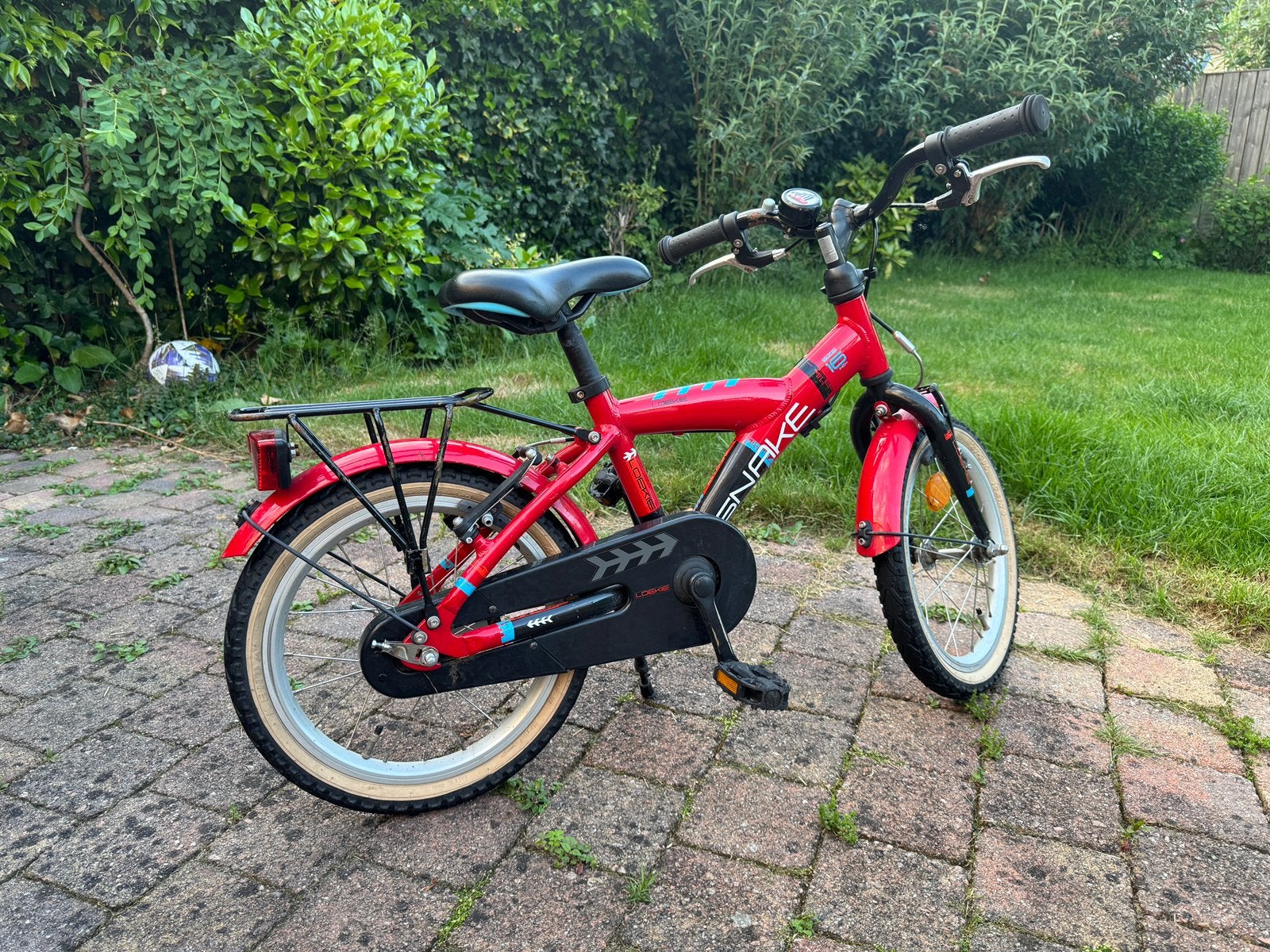 Rode kinderfiets Loekie 16 inch - Zo goed als nieuw, Fietsen en Brommers, Ophalen, Zo goed als nieuw, Terugtraprem, 16 tot 20 inch