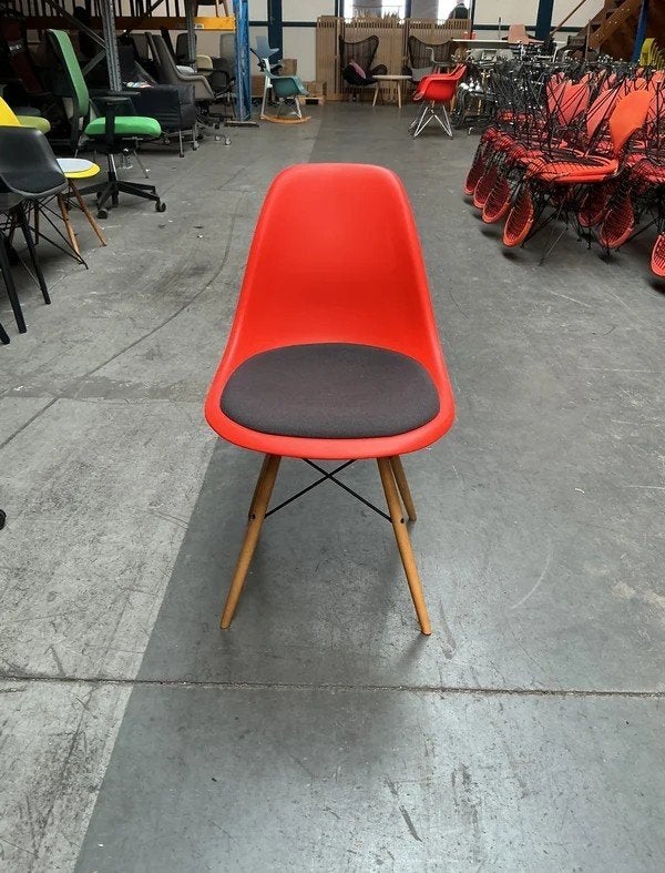 Vitra Eames Plastic Chair DSW Eetkamerstoel | Rood | Grijs, Gebruikt, -, -, Kunststof