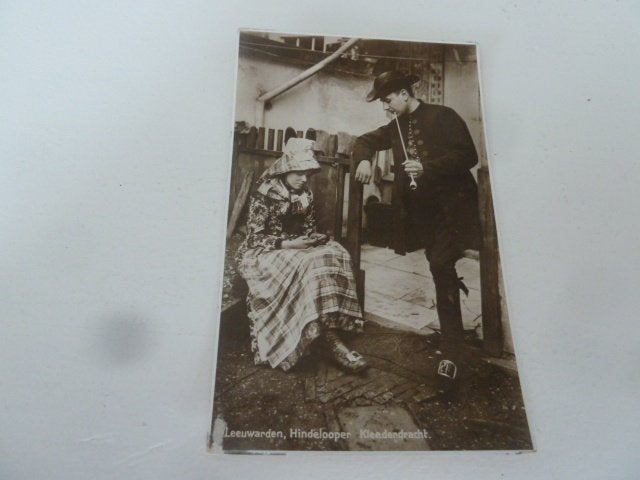 Leeuwarden circa 1935 Hindelooper Kleederdracht, Ophalen of Verzenden, 1920 tot 1940, Ongelopen, Friesland