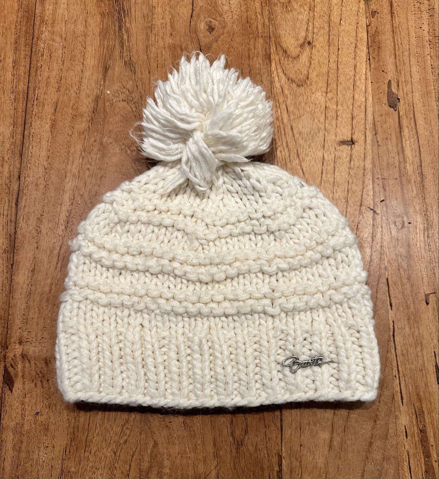 Barts Muts - Crème Witte Gebreide Wintermuts met Pompon, Ophalen of Verzenden, Zo goed als nieuw, Maat 36 (S), Muts