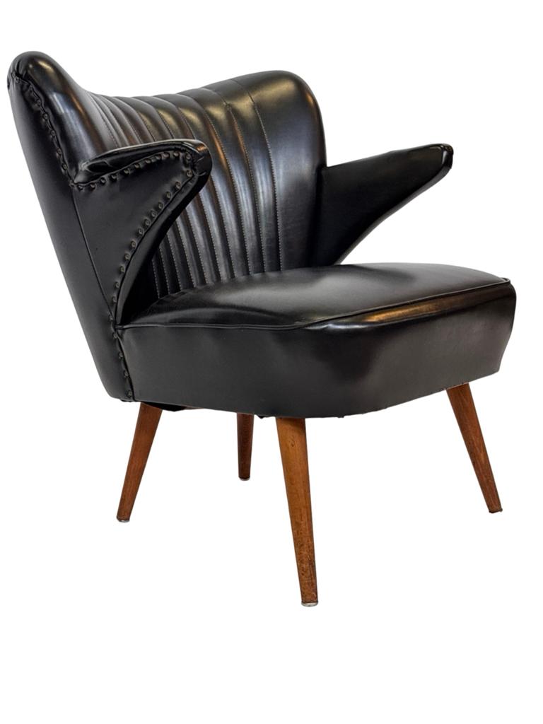 Vintage Clubfauteuil Jaren '60 - Skai en Teak, Antiek en Kunst, Antiek | Meubels | Stoelen en Banken, Ophalen