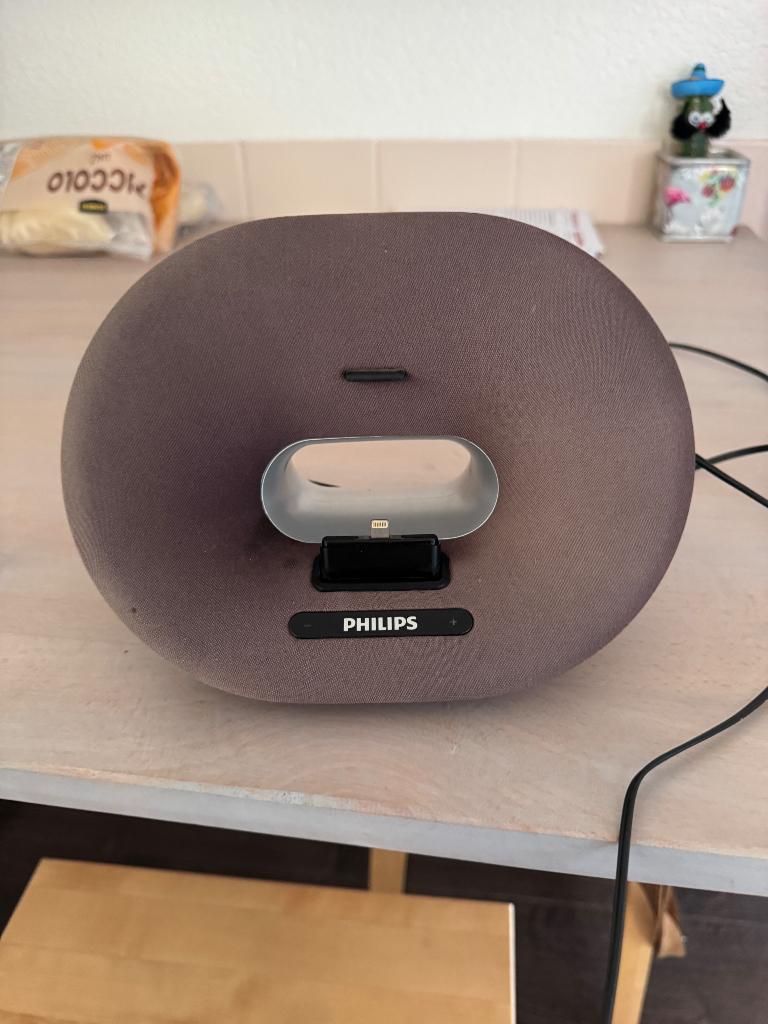 Box en laadstation, Ophalen of Verzenden, Gebruikt, Speaker