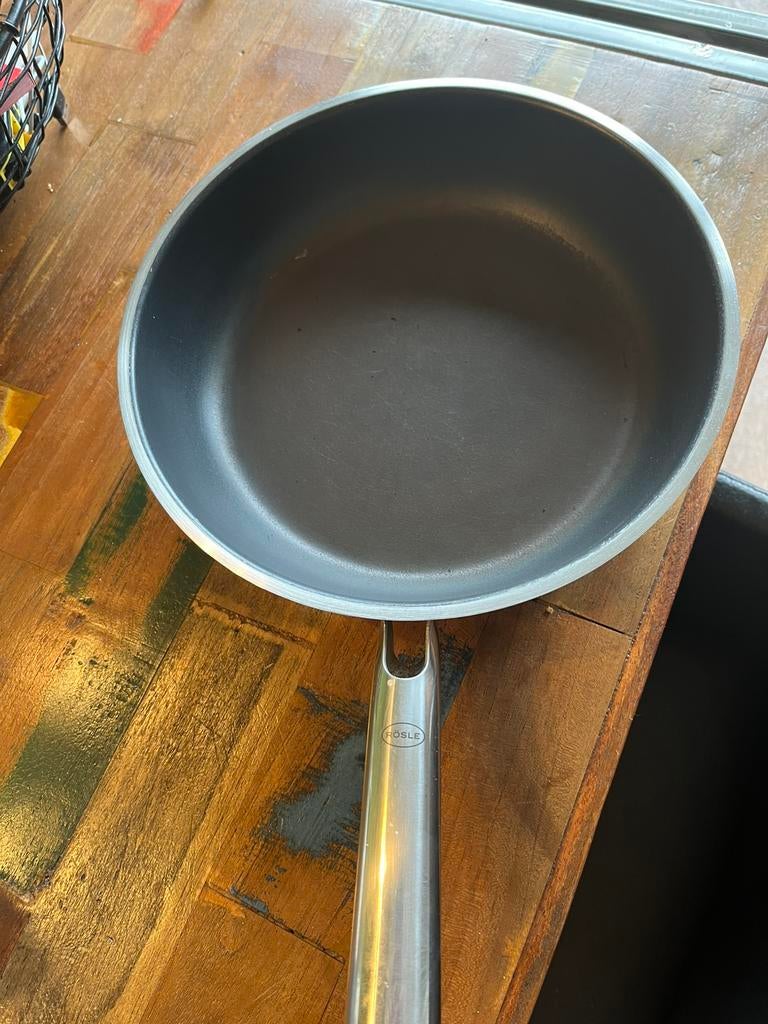Rösle RVS koekenpan 24 cm doorsnede, Huis en Inrichting, Keuken | Potten en Pannen, Gebruikt, Inductieplaat, Ophalen of Verzenden