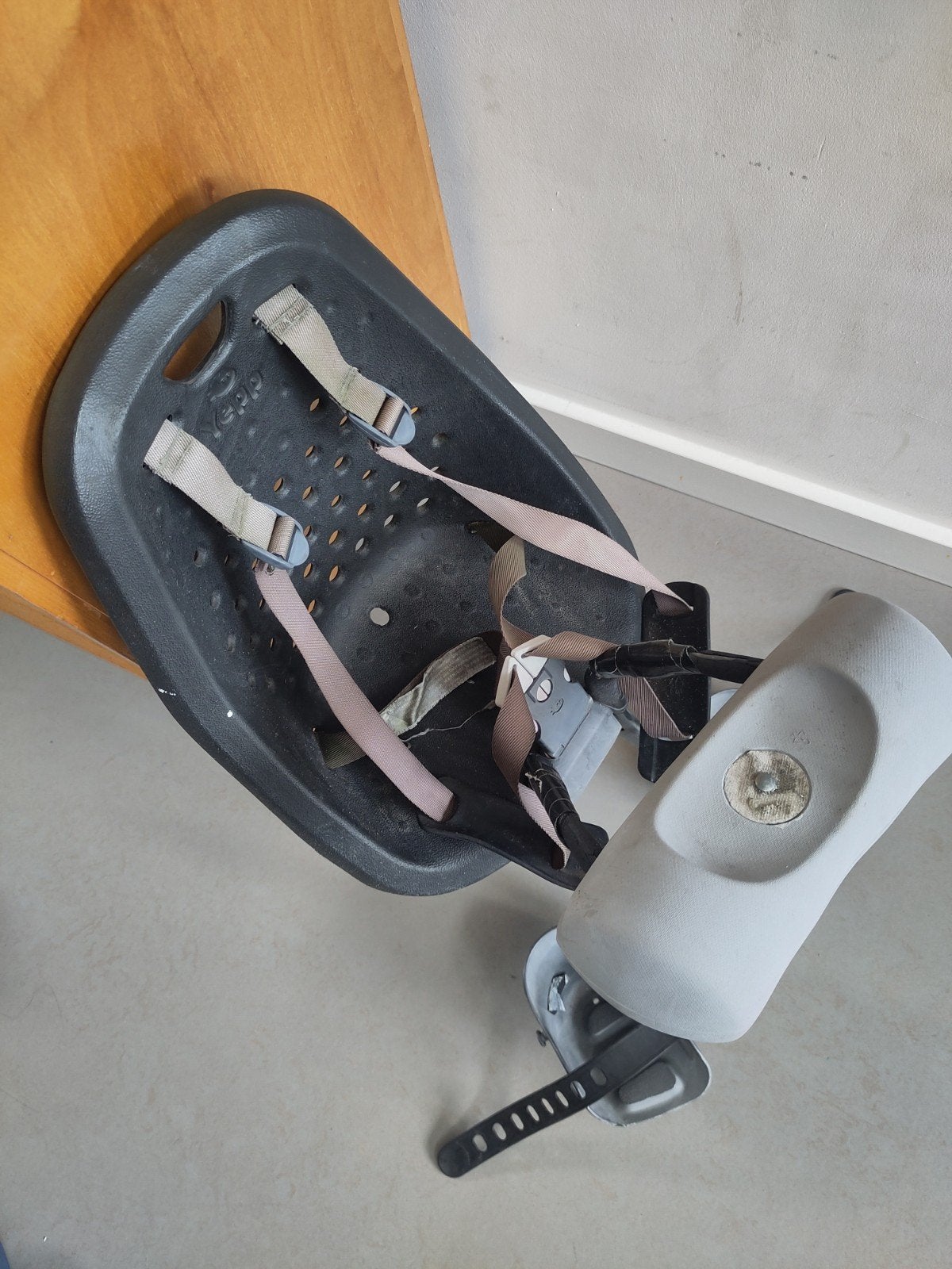 Yepp mini voorzitje + adapter, Ophalen, Gebruikt