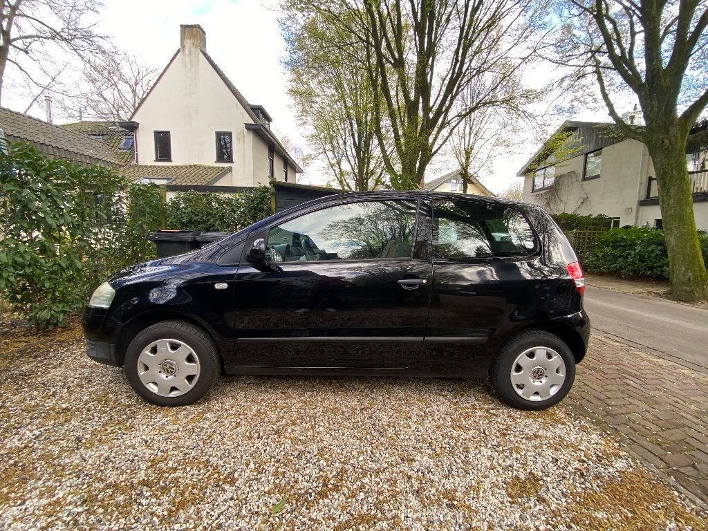 Volkswagen Fox 1.2 40KW 2007 Zwart, netjes, APK t/m november, Auto's, Voorwielaandrijving, 4 stoelen, 1198 cc, Origineel Nederlands