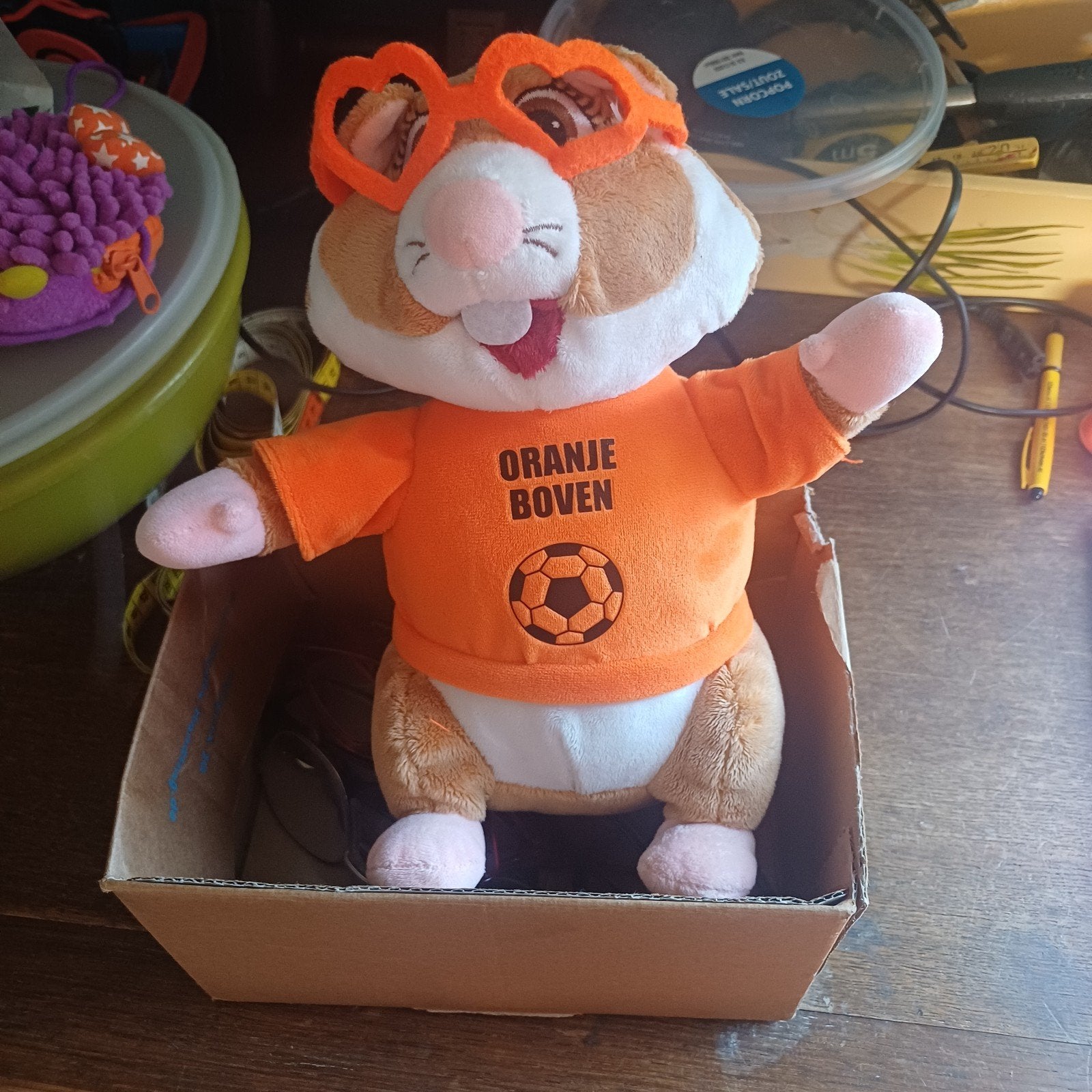 Hamster knuffel 'Oranje Boven' en zonnebril leuk  WK voetbal, Ophalen of Verzenden, Zo goed als nieuw