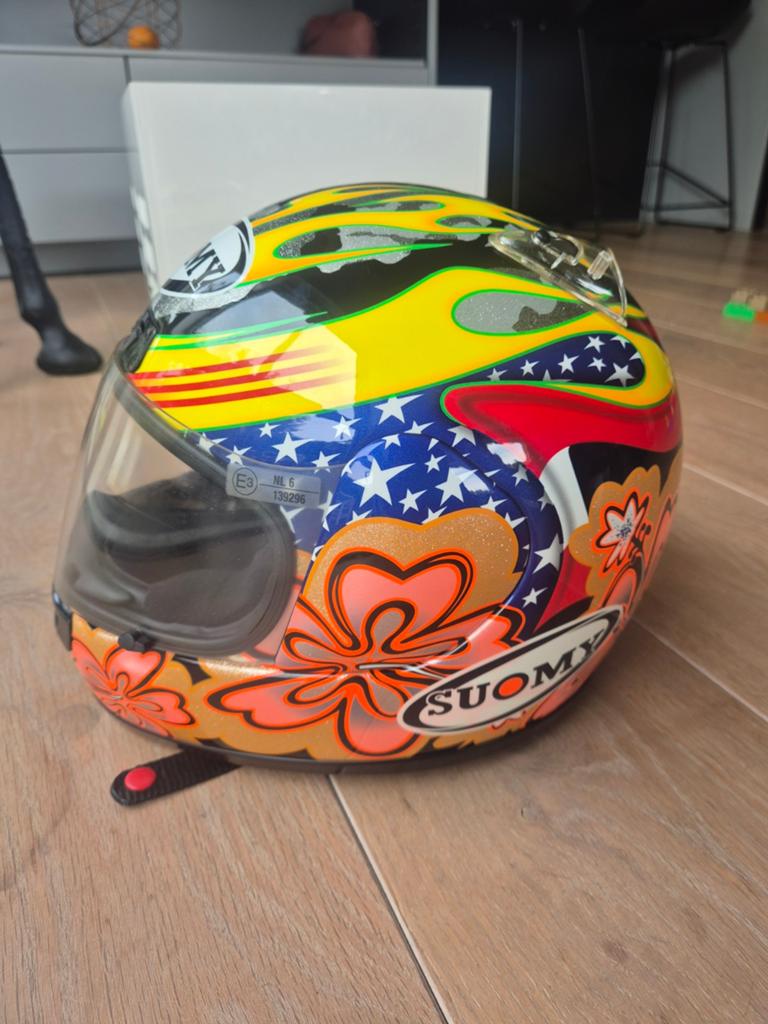 Opvallende Suomy motorhelm - Maat M, Motoren, Kleding | Motorhelmen, Ophalen of Verzenden, Tweedehands, Integraalhelm, Overige merken