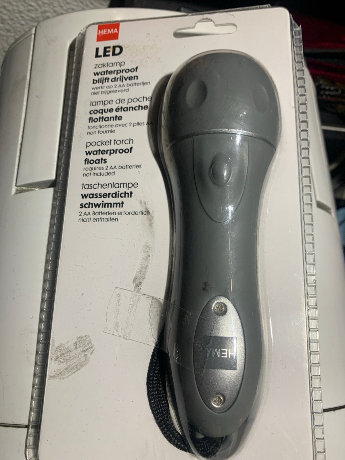 Hema LED Zaklamp Waterdicht en Drijvend - Nieuw in Verpakkin, Ophalen of Verzenden, Nieuw, Batterij