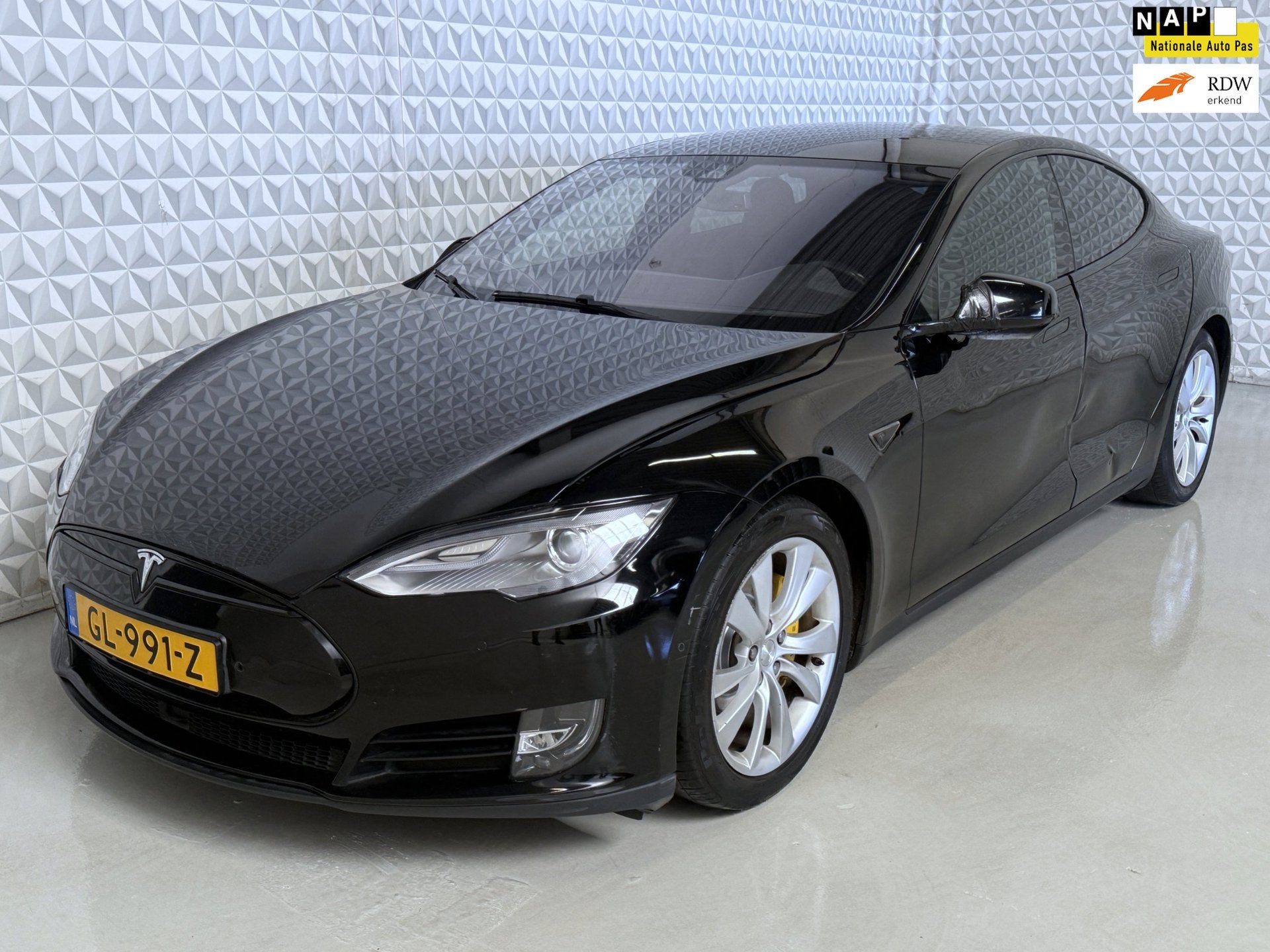 Tesla Model S 85D Base / GOEDKOOPSTE VAN DE EU! (2015), Auto's, Tesla, 390 km, Gebruikt, Zwart, 38 min
