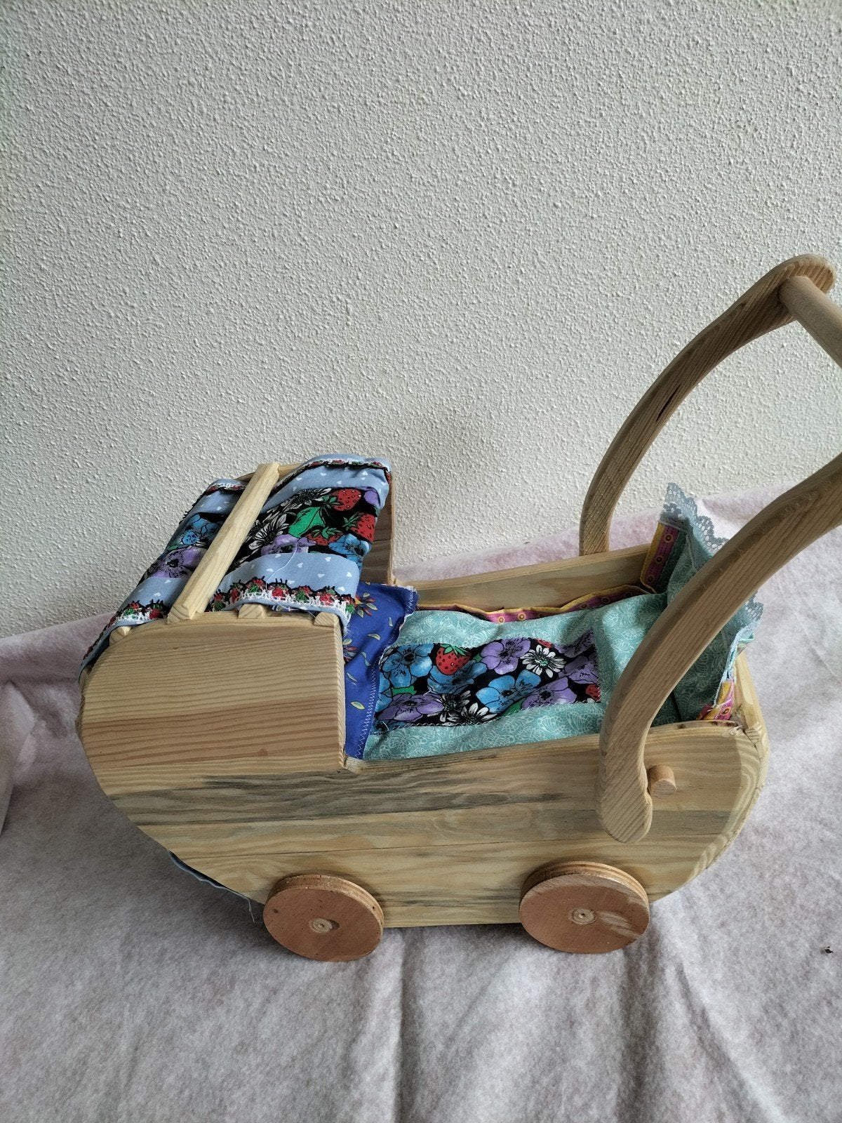 Houten poppenwagens met kleurrijke bekleding, Ophalen of Verzenden, Nieuw, Babypop