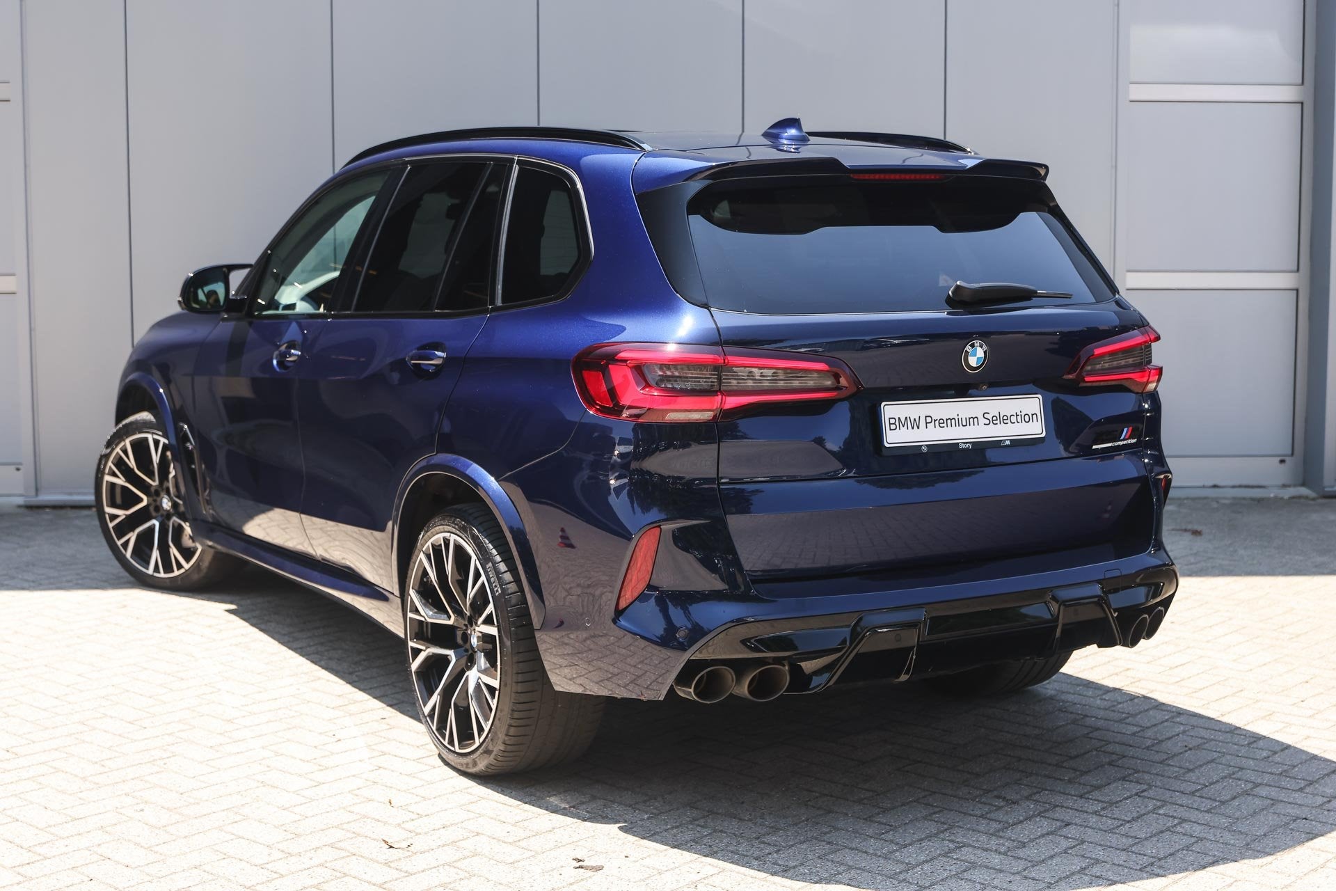 BMW X5 M Competition Automaat / Panoramadak Sky Lounge / Tre, Auto's, Dealer onderhouden, Gebruikt, Met garantie (alle), 3000 kg