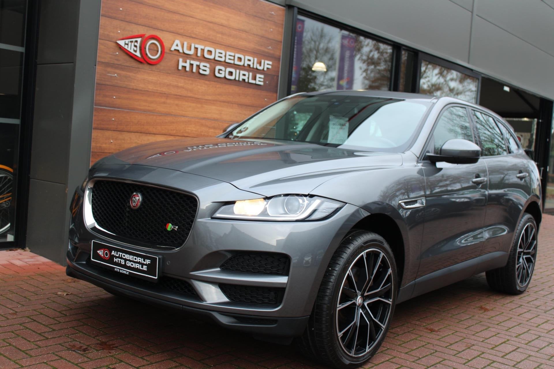 Jaguar F-Pace 2.0 Prestige AWD 30t 300 PK R-Looks, Gebruikt, Zwart, Bedrijf, Vierwielaandrijving