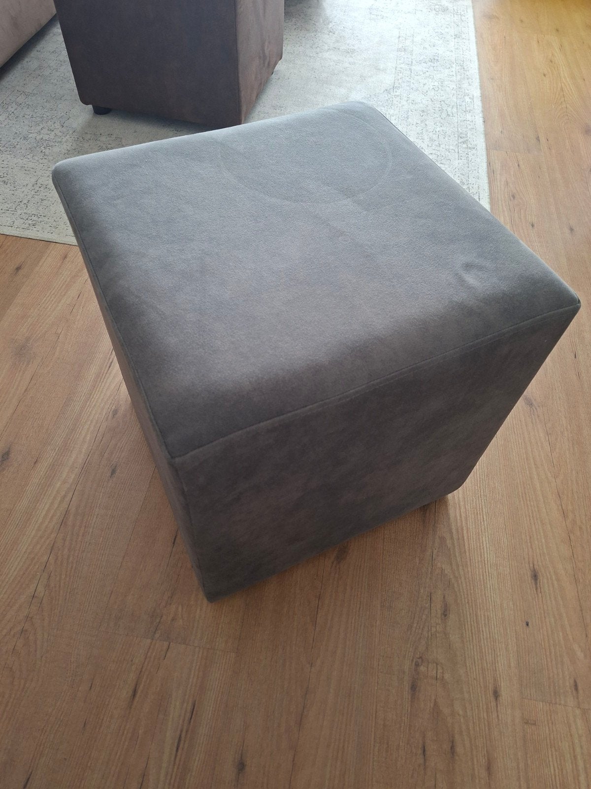 Poef in goede conditie rookvrij huishouden, Minder dan 50 cm, Rond, Minder dan 50 cm, Ophalen of Verzenden