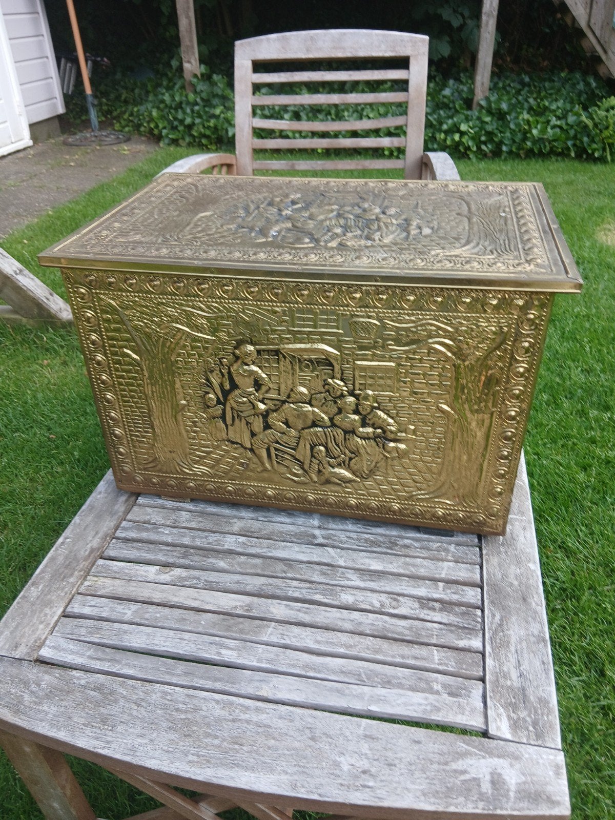 Antieke koperen turfkist met reliëfdecoratie, Antiek en Kunst, Ophalen of Verzenden