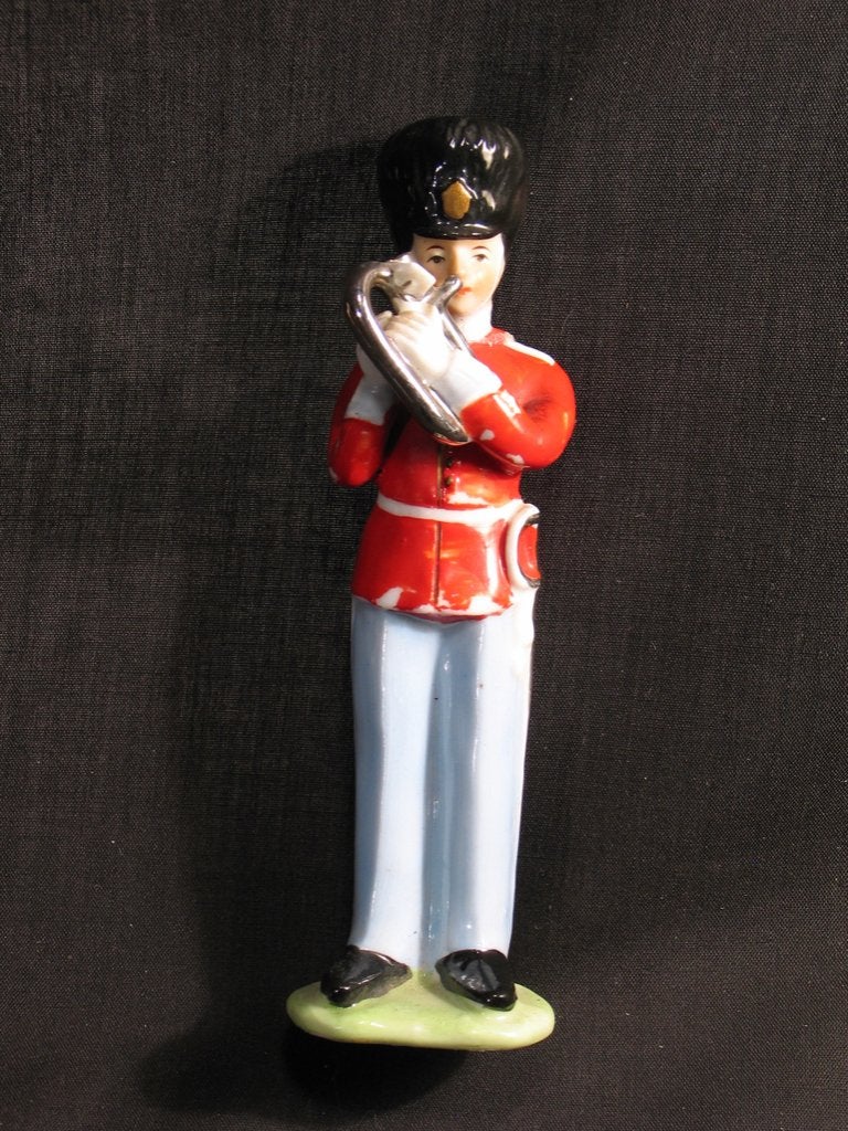 Leuke porseleinen hoonblazer met sabel. 1739, Ophalen of Verzenden