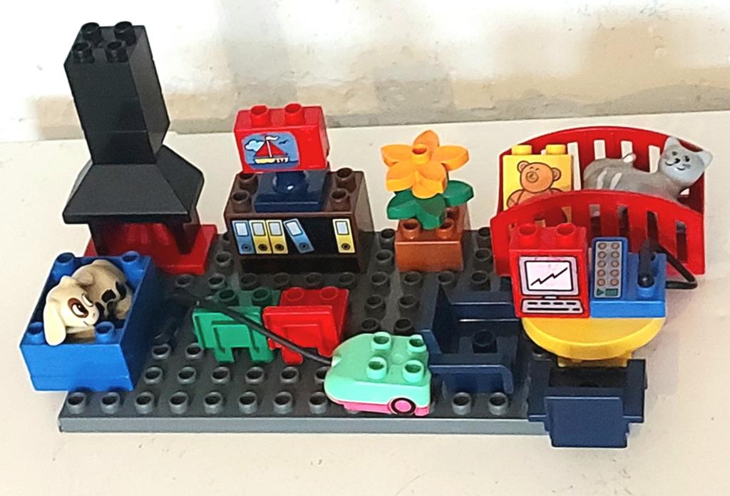 【★★★★✩】"huiskamer inrichti"【LEGO DUPLO】24 st》tv, stofzuig .., Ophalen of Verzenden, Gebruikt, Duplo