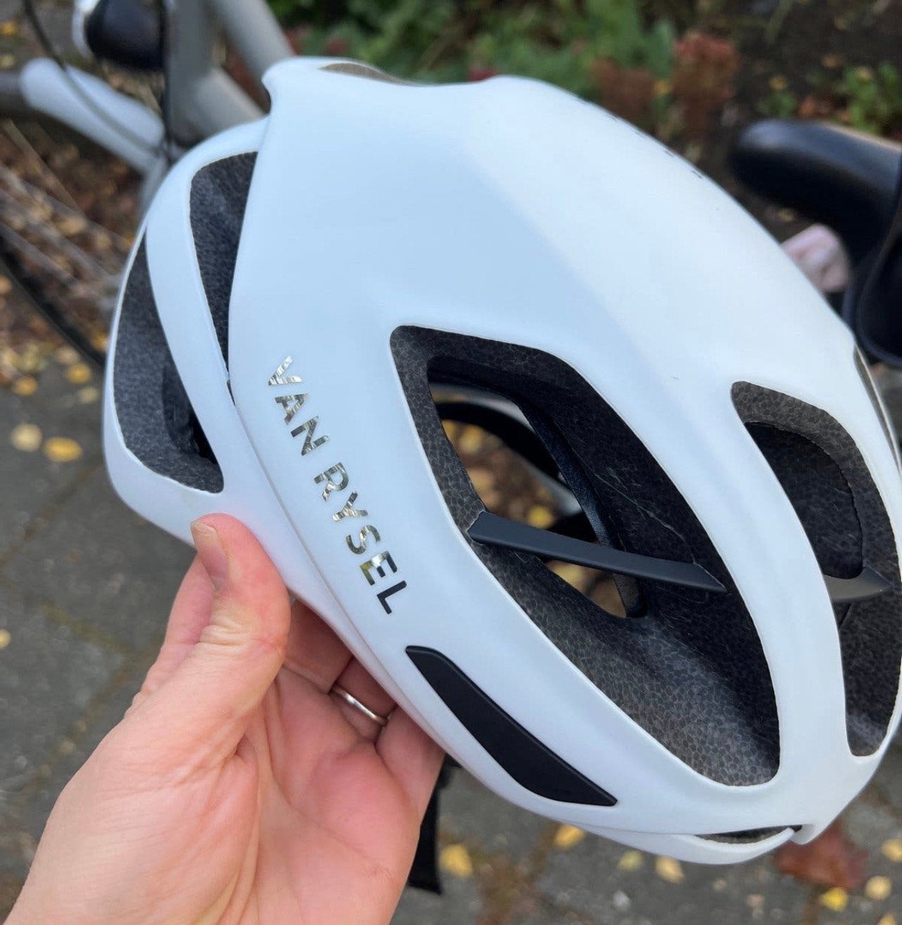 Witte Van Rysel fietshelm - Zo goed als nieuw, Fietsen en Brommers, Ophalen of Verzenden, Zo goed als nieuw, Overige maten, Heer of Dame