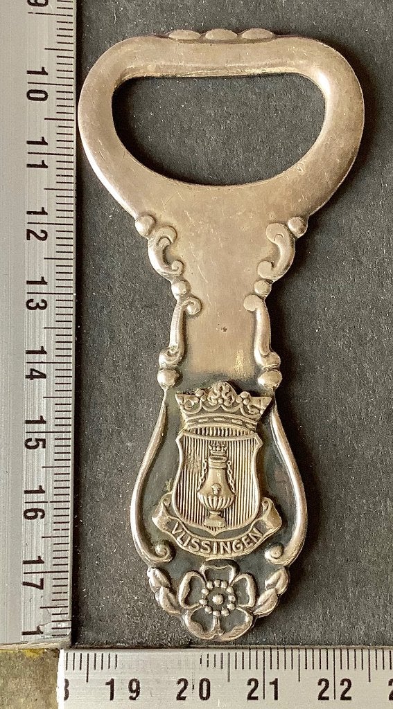 flesopener, gemeentewapen Vlissingen, Sola, (L12, Ophalen of Verzenden, Gebruikt