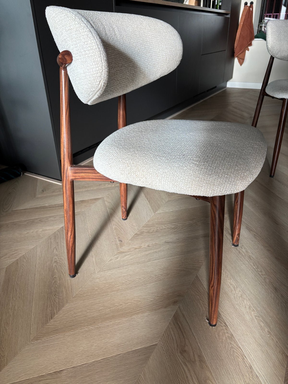 4 zo goed als nieuwe stoelen, wit met walnoot poten, Ophalen, Wit, Zo goed als nieuw, Vier