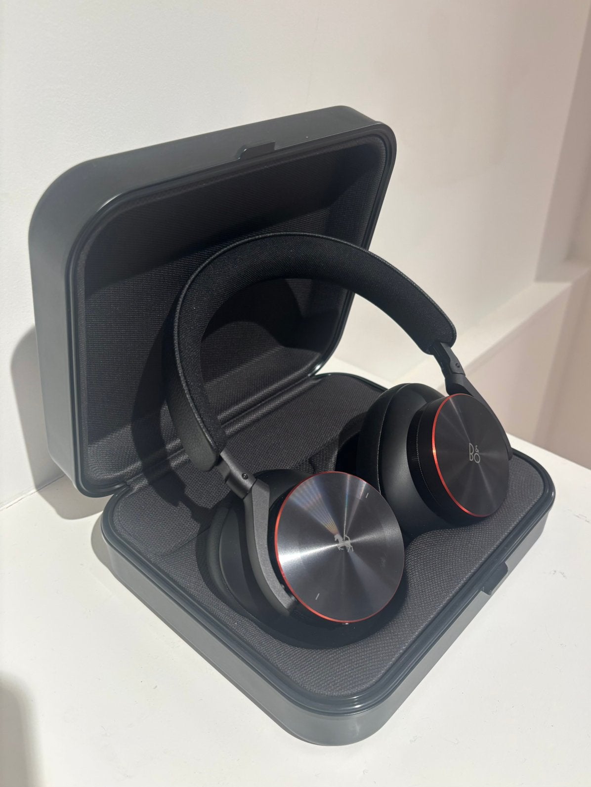 Bang & Olufsen Beoplay H95 Exclusieve Ferrari LimitedEdition, Bang & Olufsen, Snelladen, Nieuw, Ophalen of Verzenden