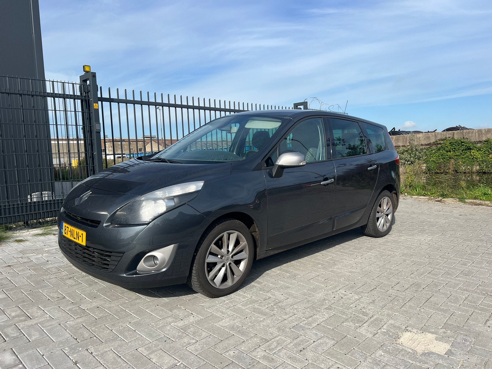 Renault Grand Scenic 1.4 TCE 5P goed onderhouden nieuwe apk, Auto's, Voorwielaandrijving, 745 kg, 4 cilinders, Handgeschakeld