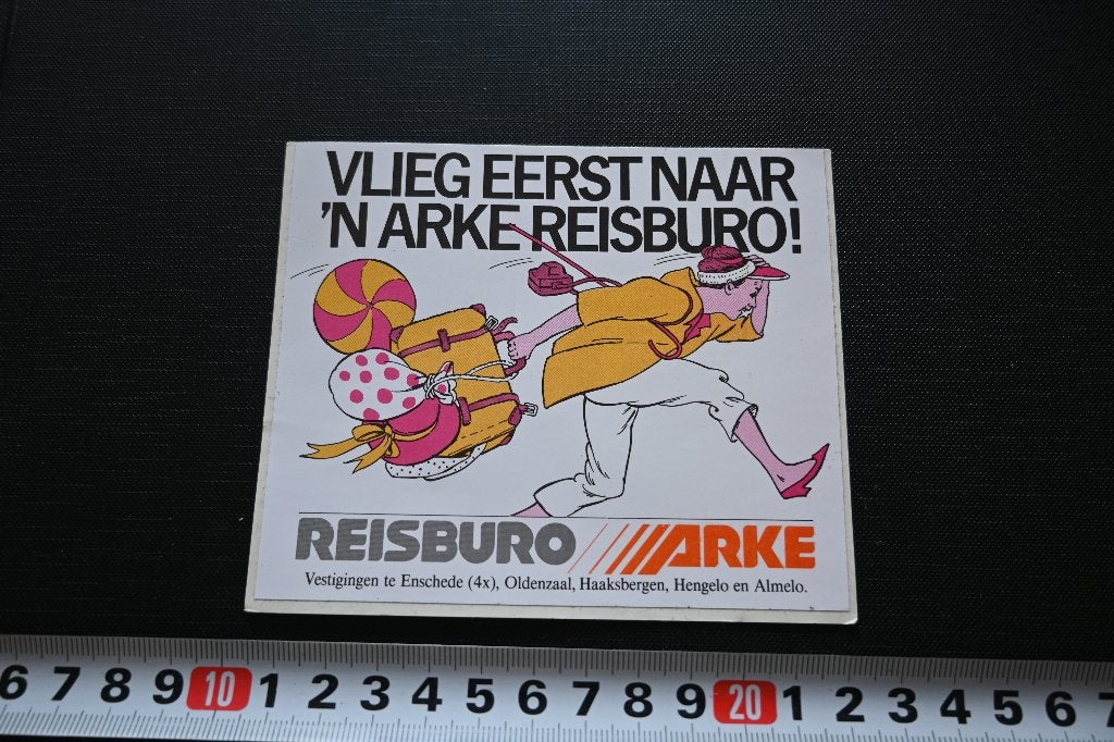sticker strip vrouw koffer vlieg eerst naar ARKE reisburo, Ophalen, Zo goed als nieuw
