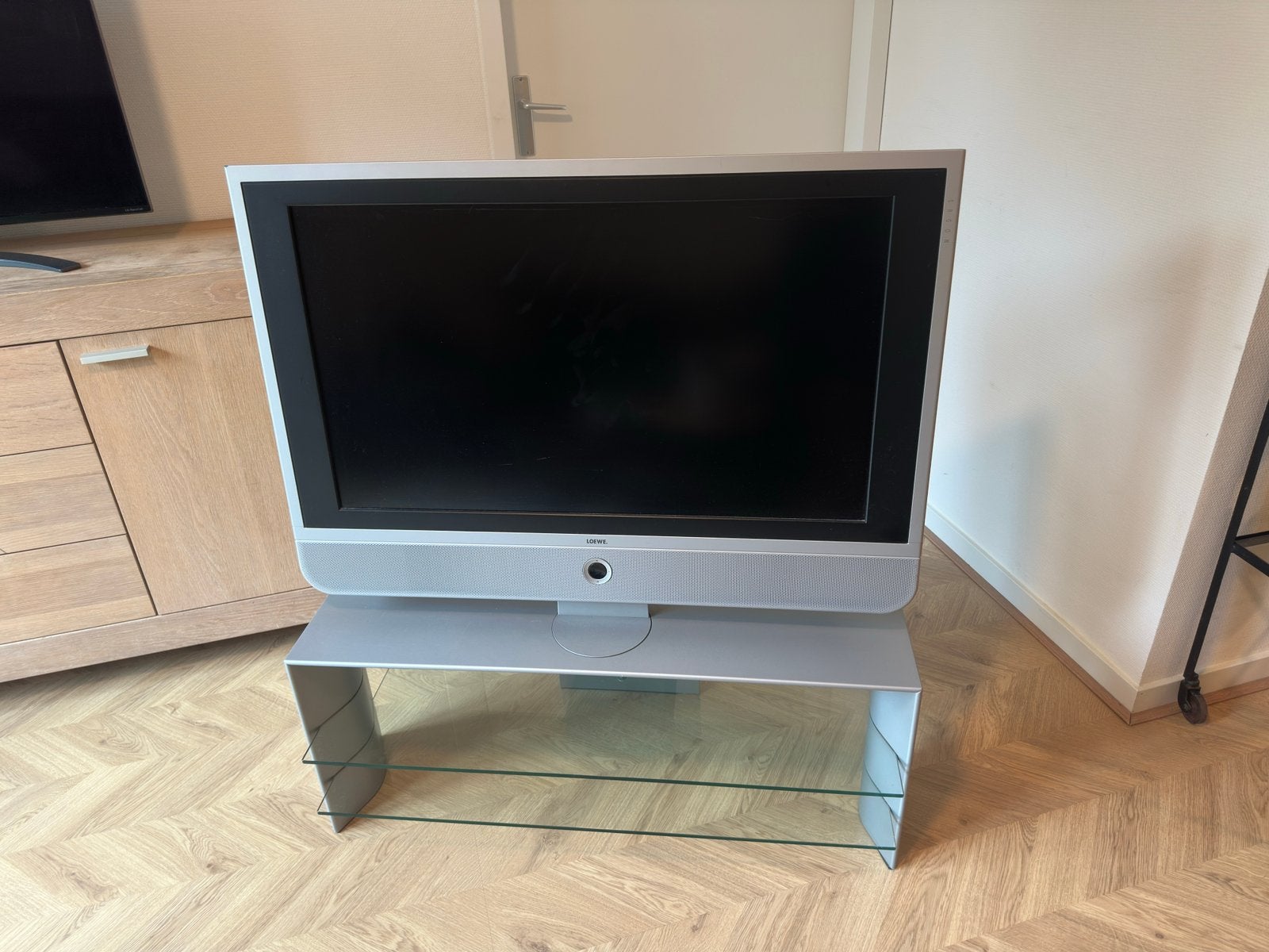 Loewe Modus L 37 – 37 inch TV + originele Loewe TV-standaard, 50 Hz, 80 tot 100 cm, Zo goed als nieuw, Ophalen