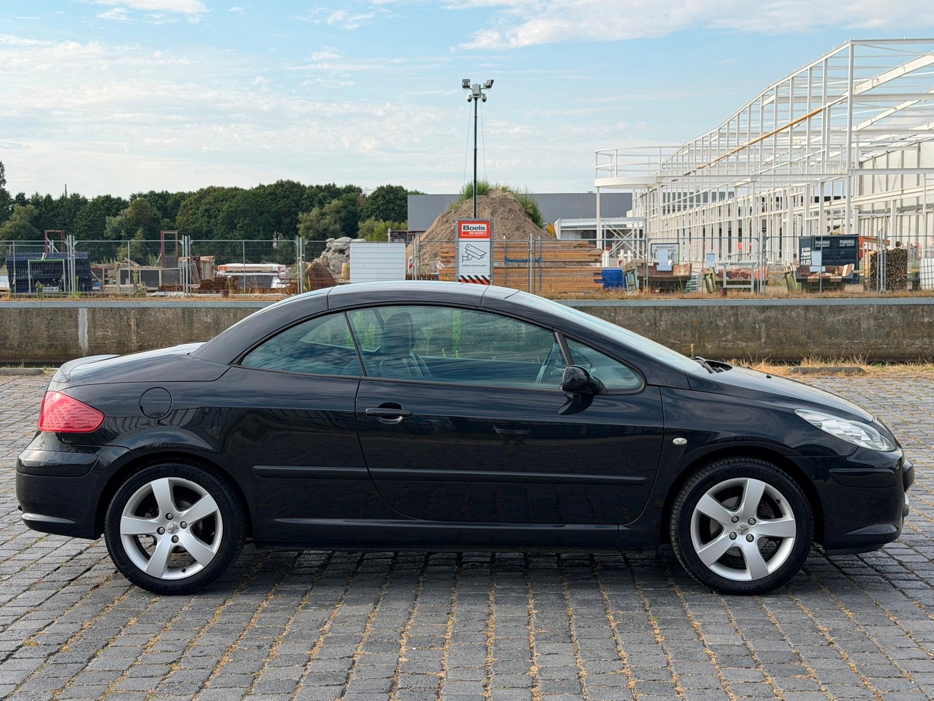 Peugeot 307 CC 2.0-16V LEER/CLIMA/NAP/APK DAK WERKT NIET!, Auto's, Voorwielaandrijving, Gebruikt, Zwart, 4 cilinders