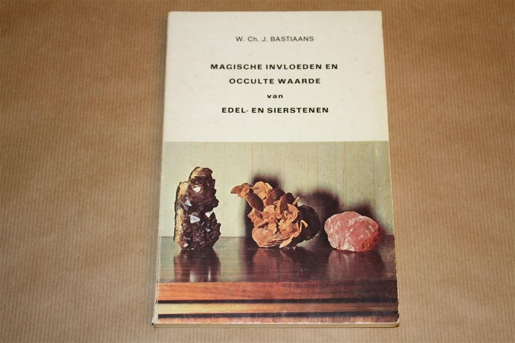 Magische invloeden en occulte waarden van edel en sierstenen, Ophalen of Verzenden, Gelezen, Overige onderwerpen, Achtergrond en Informatie