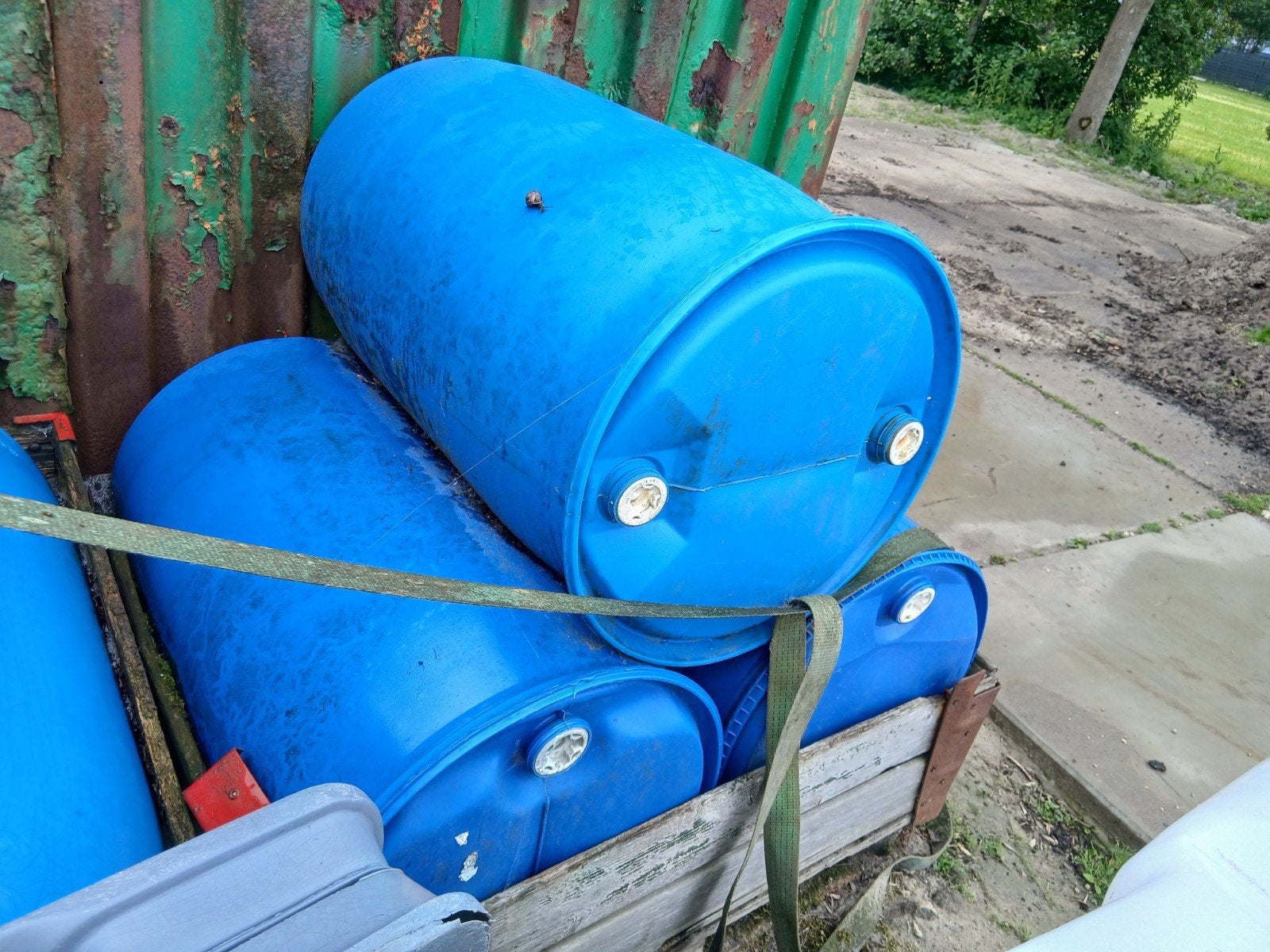 Blauwe kunststof vaten, 200 liter, voor diverse doeleinden, Ophalen, Gebruikt