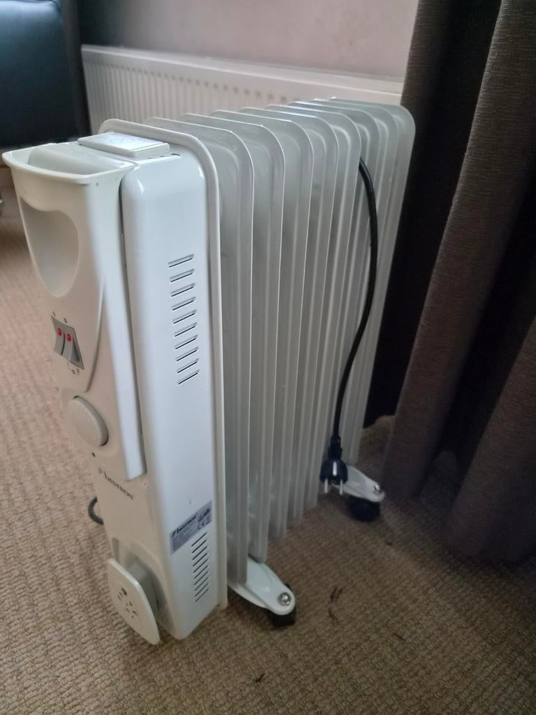Electrische verwarming Bestron ARA9 Olieradiator - 9 ribben, Doe-het-zelf en Verbouw, Verwarming en Radiatoren, Ophalen, Gebruikt
