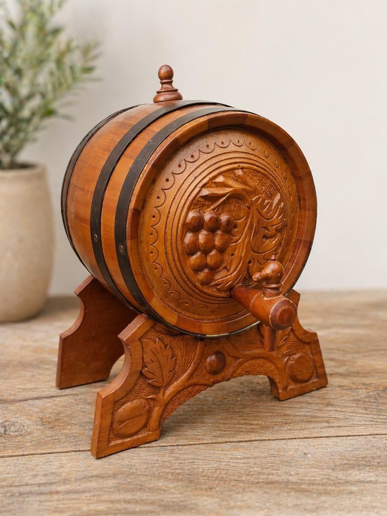 Vintage Houten Wijnvaatje met Handgesneden Druivenmotief, Ophalen of Verzenden