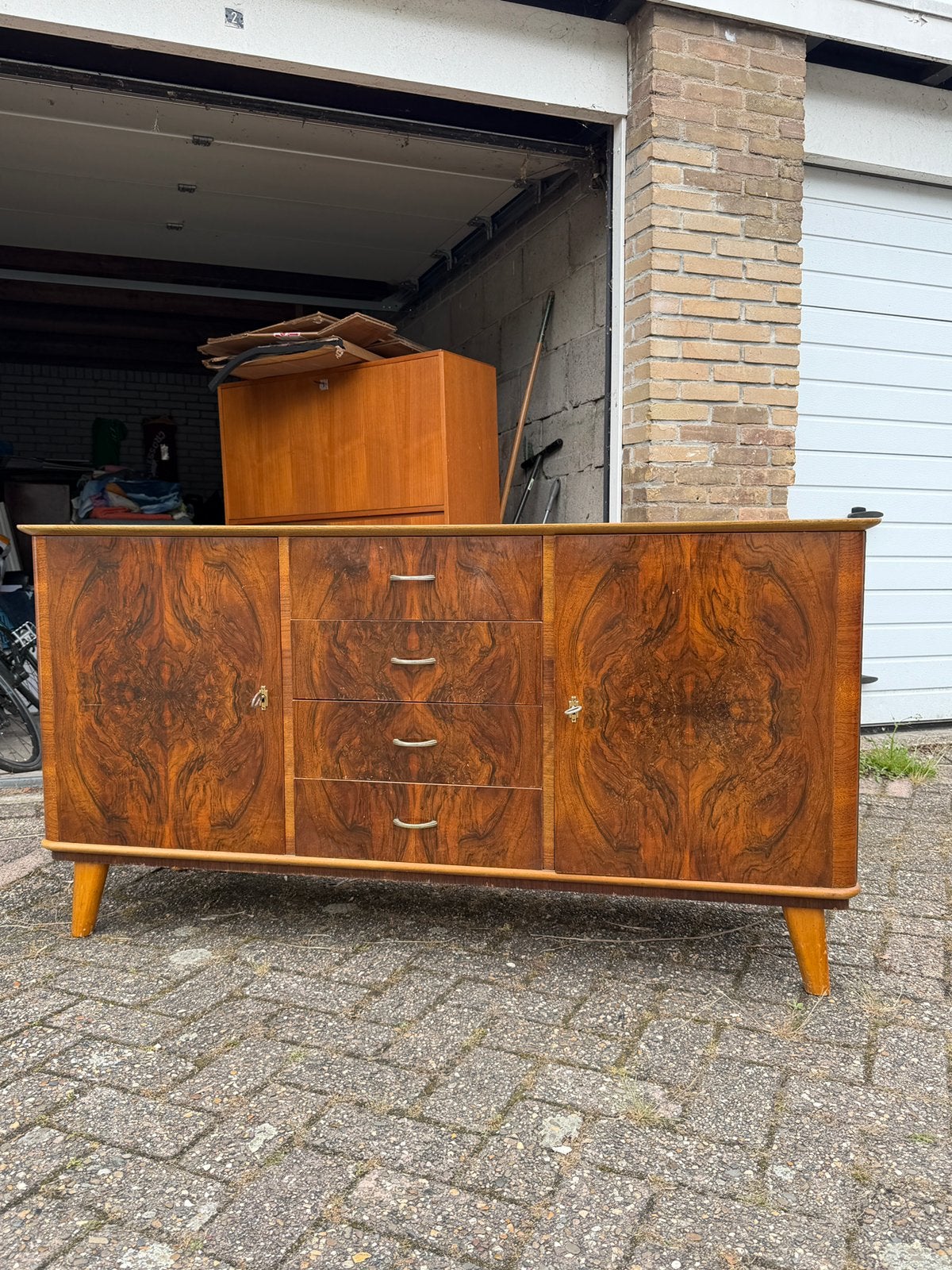 Prachtig vintage dressoir wortelnoten fineer orig. sleutels, Ophalen, Gebruikt, 150 tot 200 cm, Met lade(s)