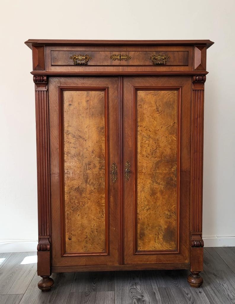 Notenhouten vertiko rond 1900, Ophalen