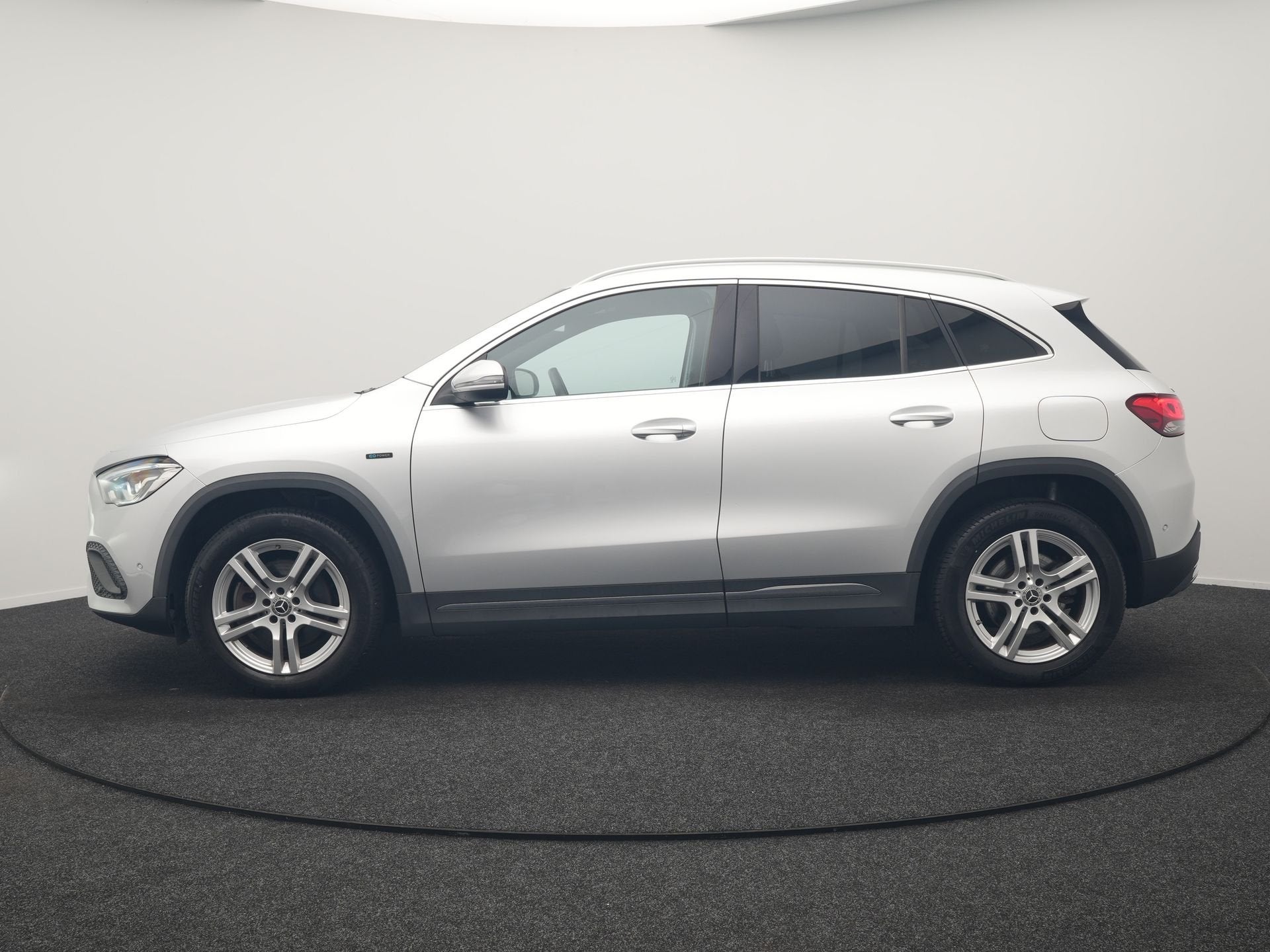 Mercedes-Benz GLA 250 e Progressive PHEV 218pk Dealer O.H |, Auto's, Dealer onderhouden, Zwart, Leder en Stof, Bedrijf