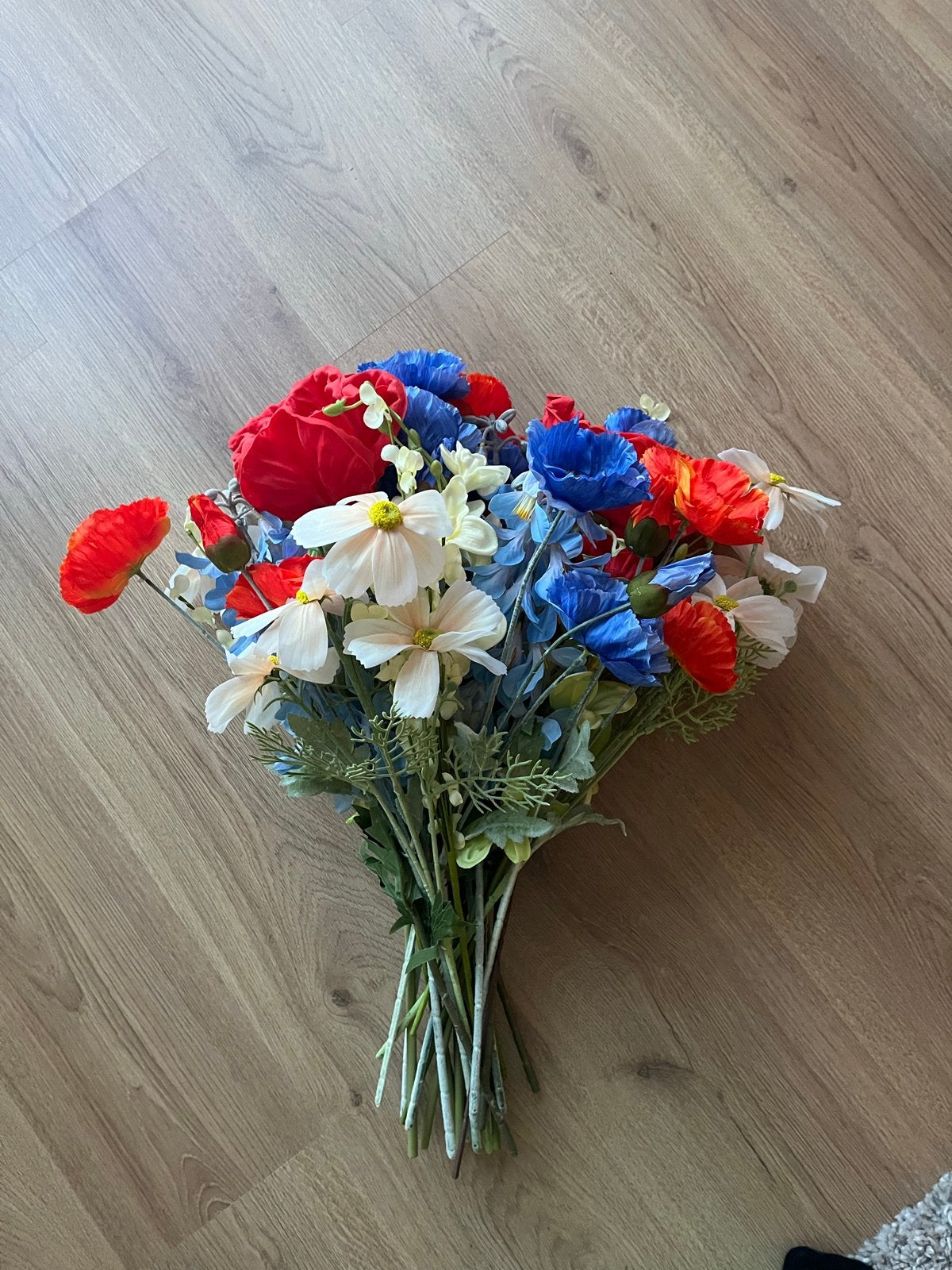 Prachtig boeket kunstbloemen - Rood, wit, blauw, Huis en Inrichting, Ophalen, Binnen, Textiel, Zo goed als nieuw