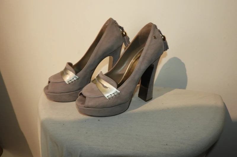 Just Cavalli grijze retro look pumps klosjes aparte hak 36, Pumps, Verzenden, Zo goed als nieuw, Cavalli