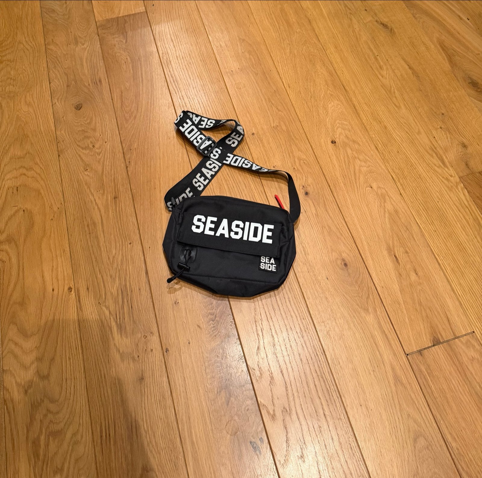 Zwart schoudertasje 'SEASIDE' met logo band, Ophalen of Verzenden, Gebruikt, Zwart